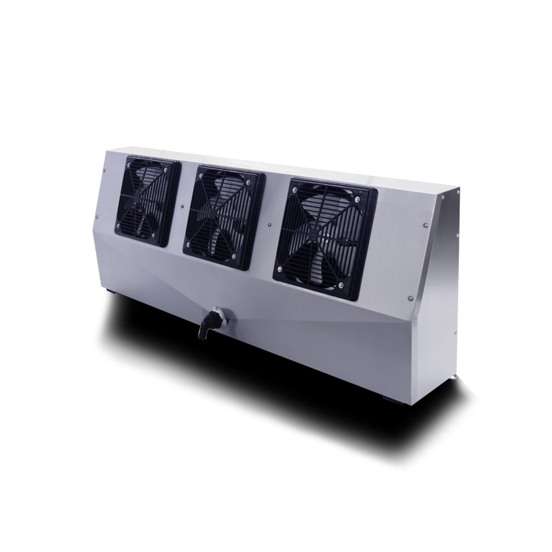 ¿Cuáles son las funciones respectivas del evaporador y el condensador en un sistema de refrigeración?